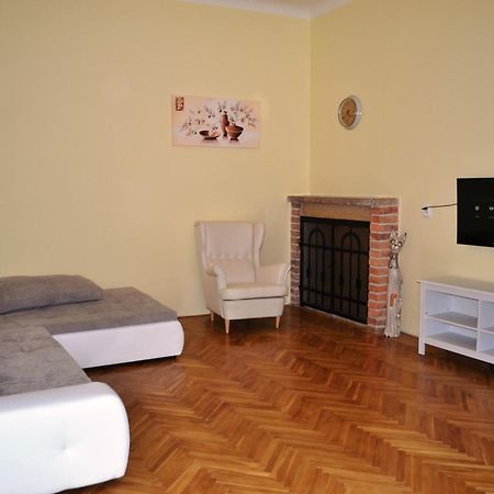 Sunflower 2Bdr Flat By Ruterra Prague Luaran gambar