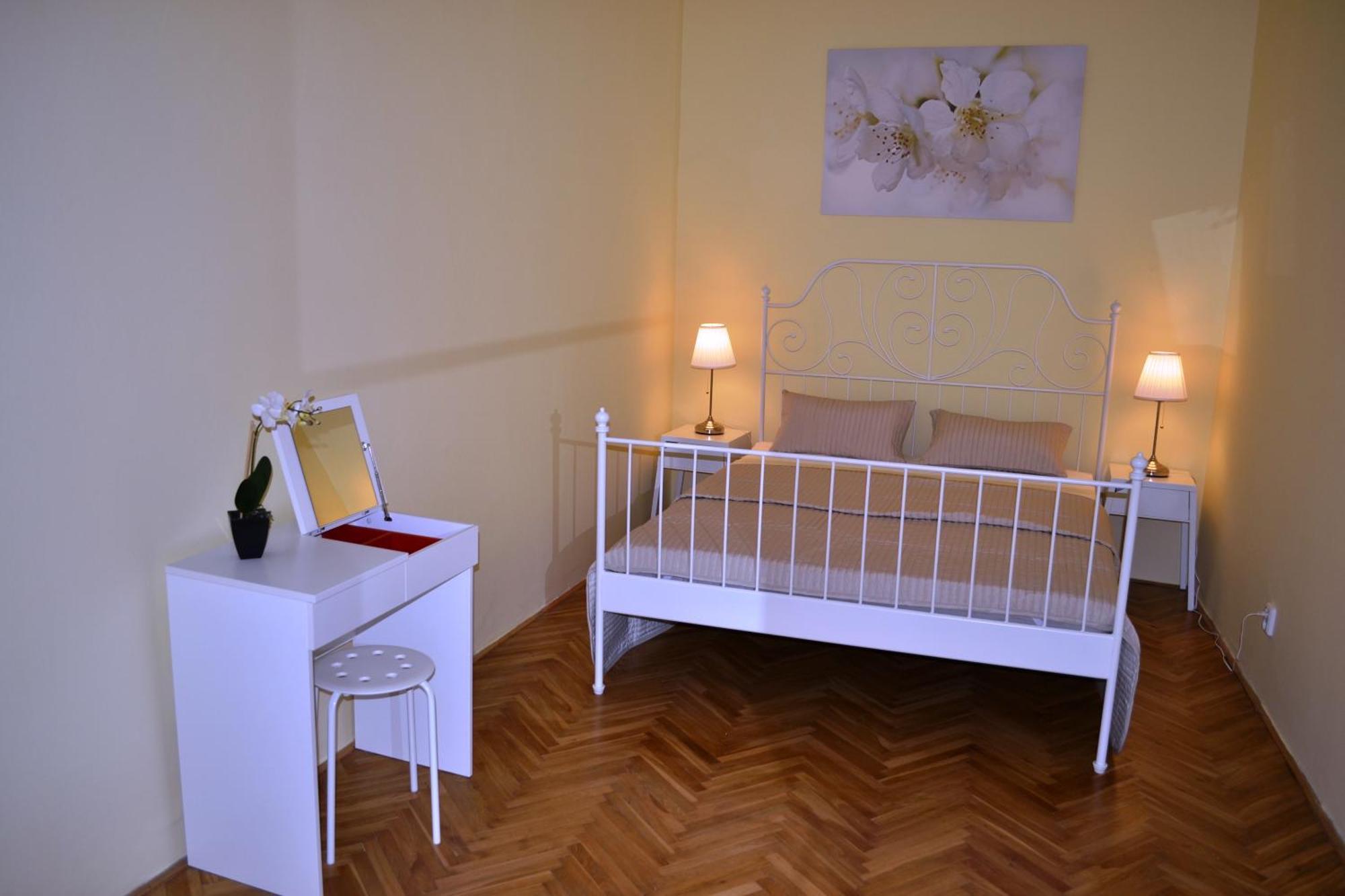 Sunflower 2Bdr Flat By Ruterra Prague Luaran gambar