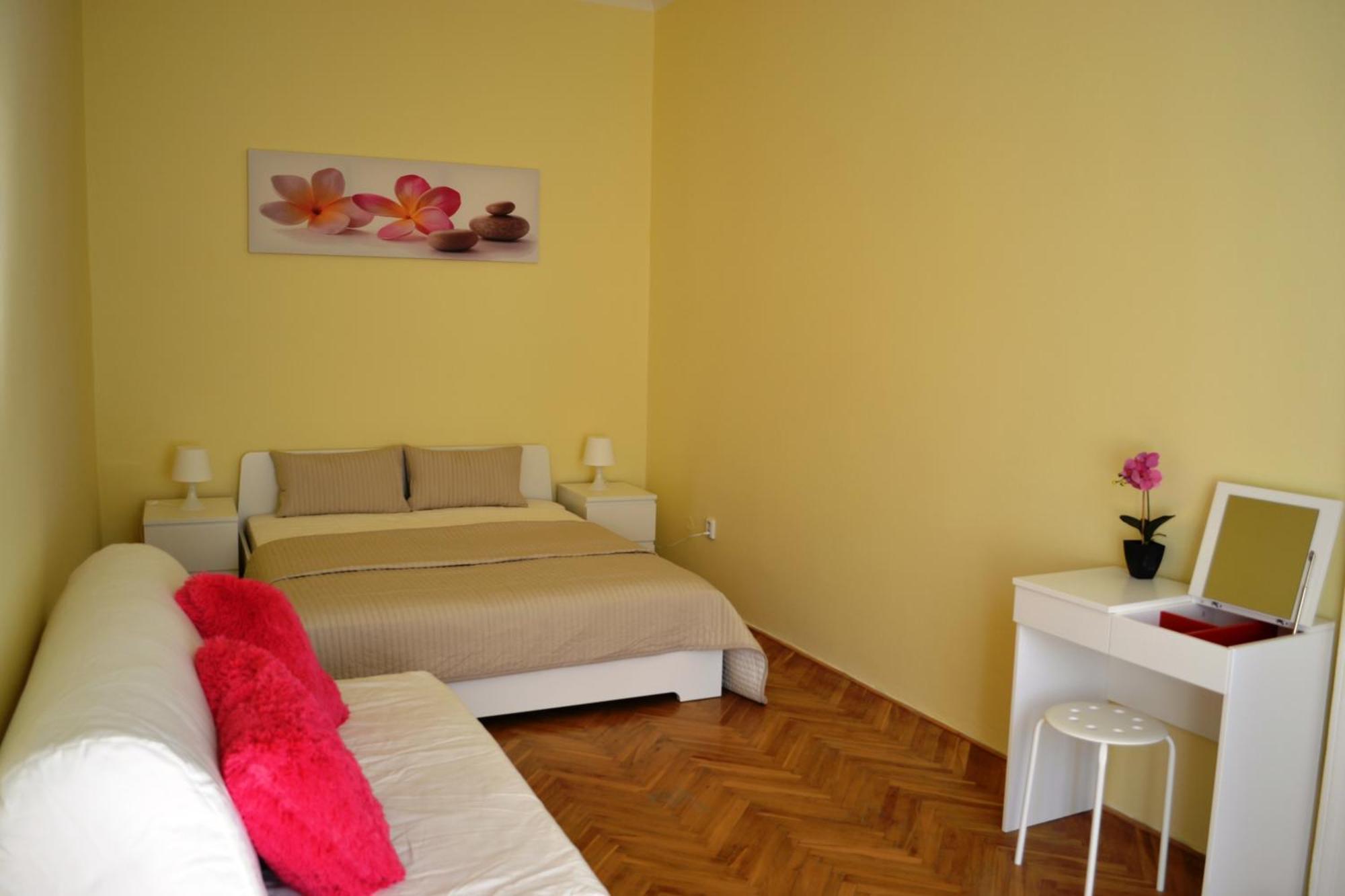 Sunflower 2Bdr Flat By Ruterra Prague Luaran gambar